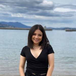Meet your Posher, Yadira